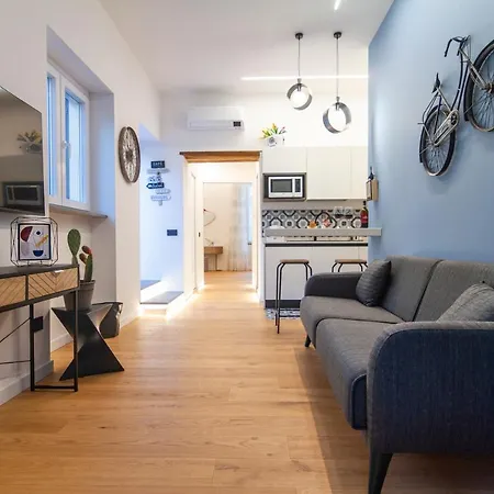 Elite House Free Parking For Small Cars Only Naples