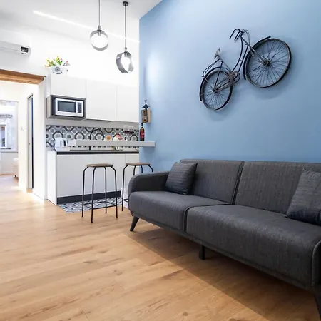 Elite House Parking Small Car Apartment Naples
