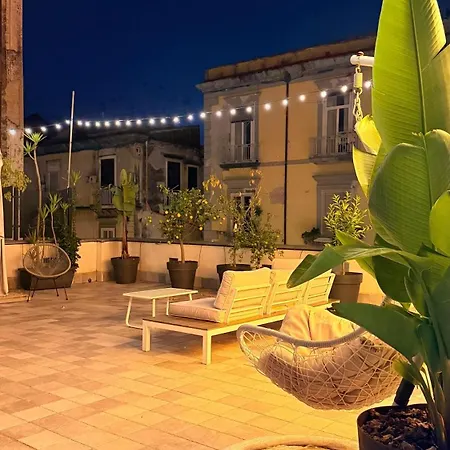 Elite House Free Parking For Small Cars Only ナポリ